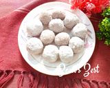 A picture of step 4 of Fresh Coconut Laddoos.