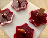 A picture of step 6 of Falsa Popsicles.