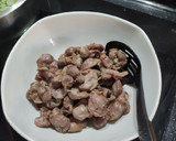 Foto del paso 1 de la receta: Mollejas encebolladas