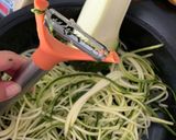 Foto del paso 1 de la receta: Tallarines de zapallo italiano keto