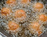 Foto langkah ke 2 dari resep Bola-bola Daging Saus Mentega.