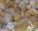 A picture of step 5 of Lahori Murgh Cholay (Chicken Chickpeas Curry).