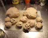 Foto del paso 2 de la receta: Panes Racinguistas, de tres tipos de harina, grasa cerdosa, sal y muchos hertz (onda y de la buena)
