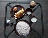 Foto del paso 1 de la receta: Medialunas de manteca sin hojaldre