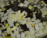 Фото кроку 2 до Капуста тушеная в мультиварке с мясом и грибами.