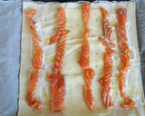 Foto del paso 3 de la receta: Salmón en hojaldre coronado con mostaza