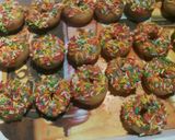 Foto langkah ke 8 dari resep Donat mini tanpa telur.
