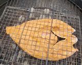 Foto del paso 5 de la receta: Pescado Zarandeado con Arroz Blanco y Ensalada de Mango