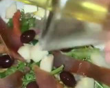 Foto del paso 4 de la receta: Ensalada de salazones de pescado, con pera y queso fresco