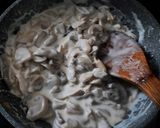Foto del paso 3 de la receta: Salmón a la mantequilla con salsa de champiñones
