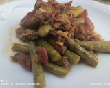 Foto del paso 4 de la receta: Pollo al ajillo y espárragos verdes