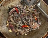 Foto langkah ke 3 dari resep Oseng Cumi Hitam.