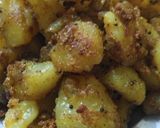 आलू की सूखी सब्जी (aloo ki sukhi sabzi recipe in Hindi) रेसिपी चरण 5 फोटो