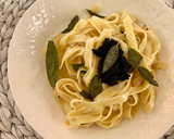 Foto del paso 3 de la receta: Pasta al huevo con salvia y caviar