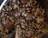A picture of step 2 of Creamy mushroom sauce.