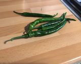 Une image de l'étape 1 de Courgettes aux épices kefta et graines de nigelle et piments verts.