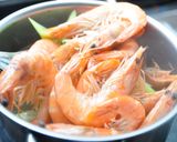 A picture of step 2 of Drunken Shrimp.