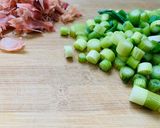 A picture of step 4 of Spring onion and prosciutto flatbread.