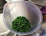 Foto del passaggio 6 della ricetta Spaghetti di calamaro con crema di piselli e rucola
