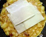Foto del paso 3 de la receta Tortilla de patata rellena de jamón y queso