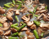 Foto del paso 3 de la receta: Muslos de pollo en airfryer con portobellos y trigueros al Pedro Ximénez
