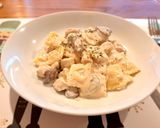 Foto del paso 6 de la receta: Ravioli relleno de queso con pollo y champiñones en salsa de ajo