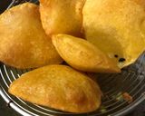 A picture of step 4 of Aloo ke pakorey.