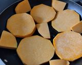 Foto del paso 1 de la receta: Sanduchitos🍆🧅🍅 de calabaza🎃🥙🧀