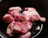 Foto del paso 4 de la receta: Pollo especiado y aromatizado en salsa de aceite dargan