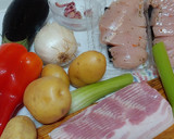 Foto del paso 3 de la receta: Pollo amb berenjena, bacon y patata panadera