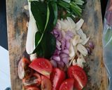 Foto langkah ke 2 dari resep Sop Ikan Daun Kelor.