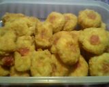 Foto langkah ke 5 dari resep Nuggets singkong Isi sosis.