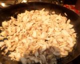 Foto del paso 3 de la receta: Tarta de hongos y pollo