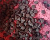 Foto langkah ke 2 dari resep Red Velvet Mini Cookies.