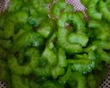 Foto langkah ke 1 dari resep Oseng Pare Tempe Pedas.