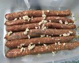 Une image de l'étape 5 de Maxi chipolatas marinées grillées ail et romarin.
