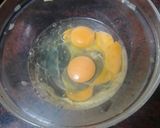 Foto del paso 3 de la receta: Tortilla de papas con cebolla, fuet y perejil picado