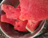 A picture of step 3 of Watermelon ice gola.