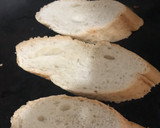 Foto del paso 1 de la receta: Brusquetas de mozzarella y pesto de tomate seco ahumado