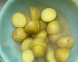Foto del paso 4 de la receta: Papines confitados en manteca 🧈🥔🌿