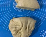 Foto langkah ke 2 dari resep Cinnamon Roll saus cream cheese.