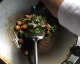 รูปขั้นตอนการทำที่ 8 ของ ข้าวคลุกกะเพราลูกชิ้นหมู+ไข่ดาว (no msg.)