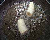 A picture of step 2 of Chocolate coated banana pops.