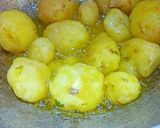 ढाबा स्टाइल आलू दम मटर वाली (dhaba style aloo dum matar wali recipe in Hindi) रेसिपी चरण 3 फोटो