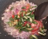 Foto langkah ke 4 dari resep Kikil oseng cabe ijo.