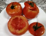 Foto del paso 3 de la receta: Tomates rellenos de ajo blanco y atún. #singluten