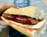 Foto del paso 4 de la receta: Bocadillo de longanizas con queso a la catalana