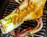 Foto del paso 4 de la receta: Calamar a la plancha con patatas, en salsa Mery