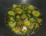करेले प्याज़ टमाटर (Karela Pyaz Tamatar recipe in Hindi) रेसिपी चरण 3 फोटो