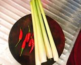 Hình bước làm 2 của món Nấm bào ngư xào sả ớt